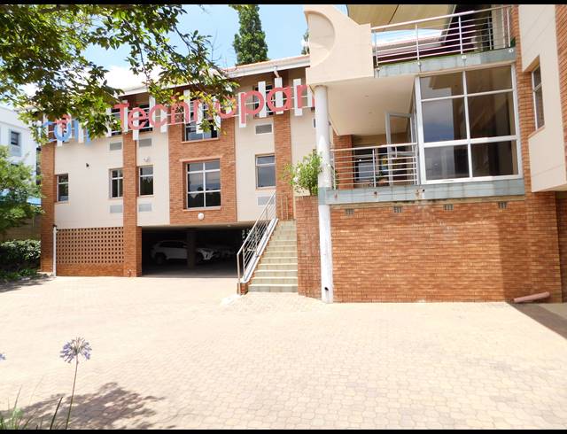 181M² OFFICE TO LET IN FERNDALE